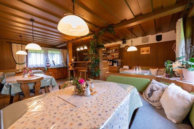 Frühstücksraum Ferienwohnung Gosaukammblick