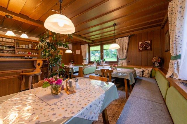 Frühstücksraum Ferienwohnung Gosaukammblick